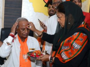 CM राजे के ड्रेस कोड पर टिकी हर किसी की निगाह