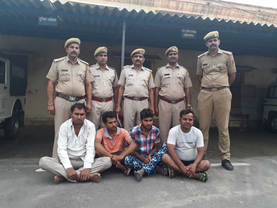 राजस्थान पुलिस कांस्टेबल भर्ती परीक्षा मैं युवाओं को झांसा देकर ठगने वाला गिरोह का पुलिस ने किया गिफ्तार