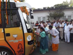 rajasthan gourav yatra rath ki puja karti vasundhara raje