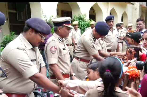 Girl Rakhi Bandhi Police officers