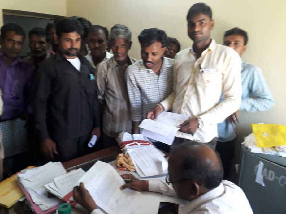 एनएच 116 अलीगढ़ हाईवे पर सर्विस रोड़ बनाने की मांग को लेकर किसानों ने  सौपा ज्ञापन