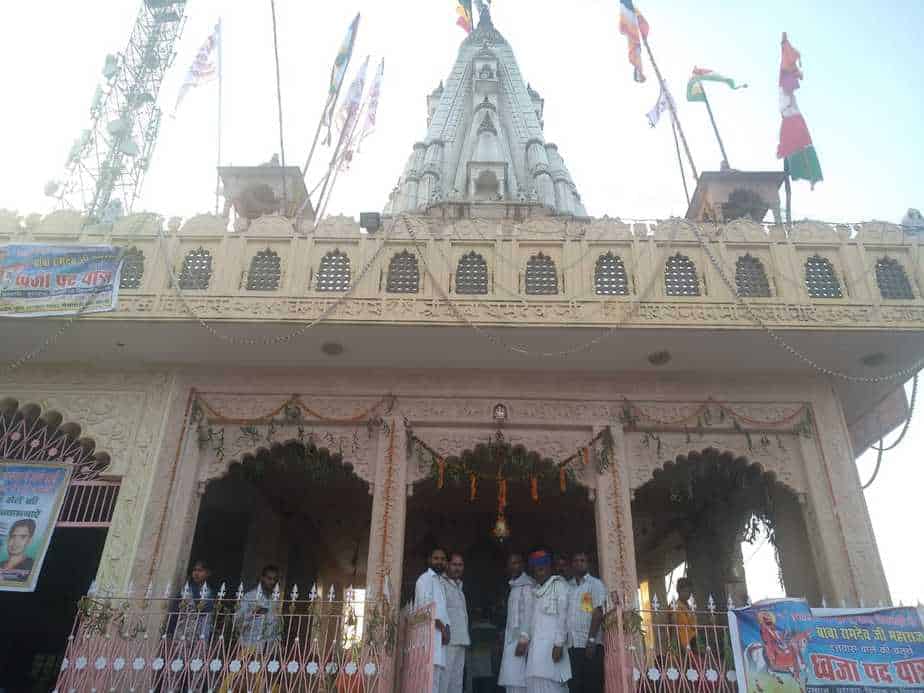 बाबा रामदेव मेले में बड़ी संख्या में श्रद्धालुओं ने माथा टेका
