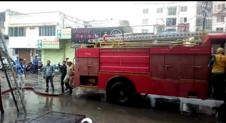 A fire in restaurant in Rajpark, burning of goods worth thousands of rupees