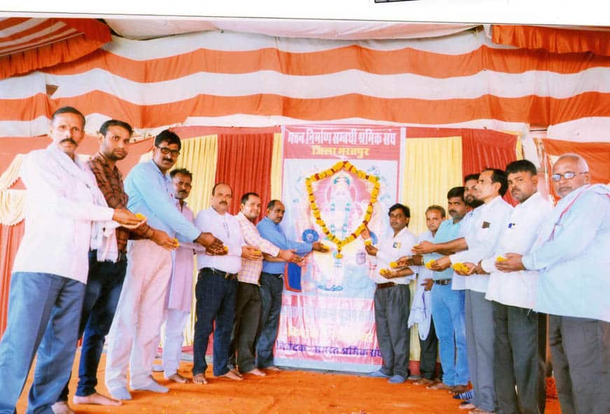 हम विश्वकर्मा के अनुयाई हैं जाति धर्म नहीं सीखा ……..!