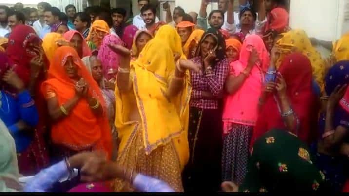 Police abused women, dance and angry MP Kirdi also threatened police commissionerate dainikreporters