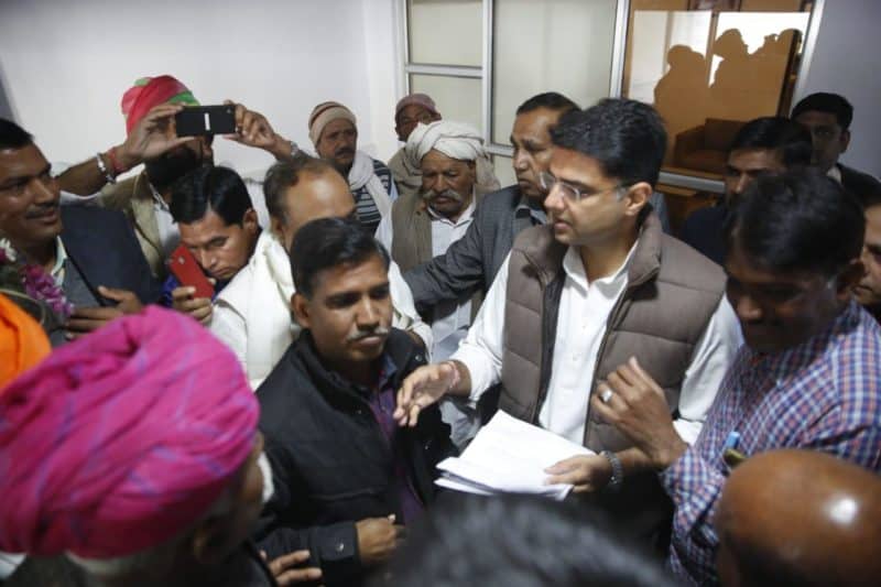 Panchayataraj Department Minister Sachin Pilot has demanded regularization by handing the demand letter to Panchayat assistants dainikreporters