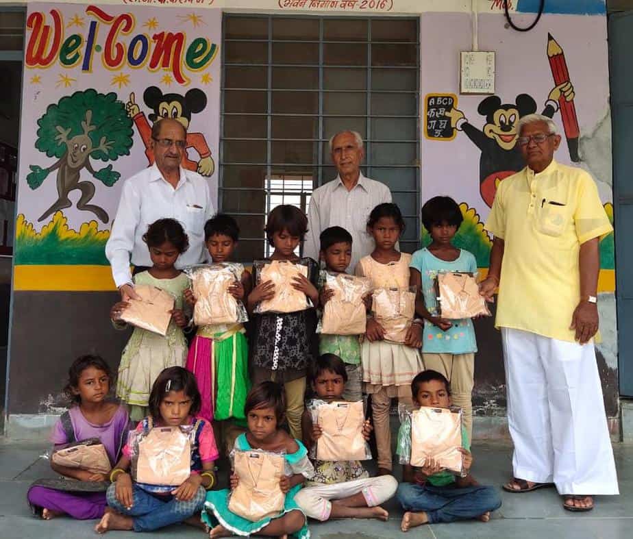 Janseva Samiti distributed children's uniform