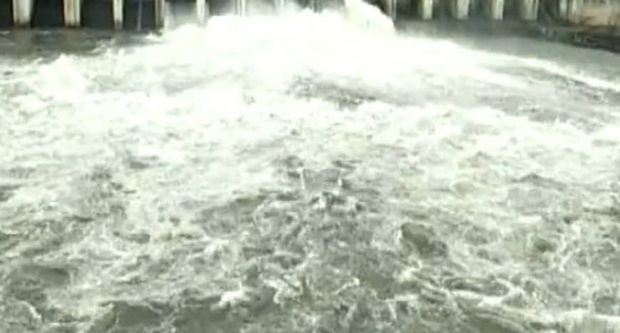 High rains opened 10 gates of barrage in Chambal and Gandhi Sagar