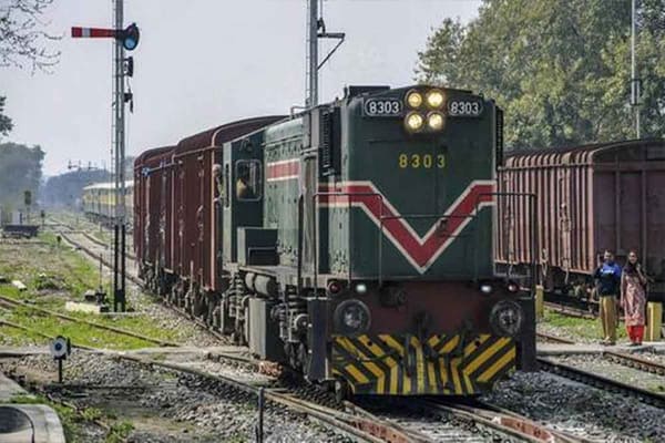 Pakistan softens, stranded people sent from Wagah border