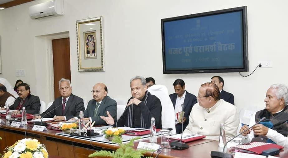 कोरोना वायरस-मुख्यमंत्री से लेकर अधिकारी-कर्मचारियों का मार्च माह के वेतन का हिस्सा स्थगित