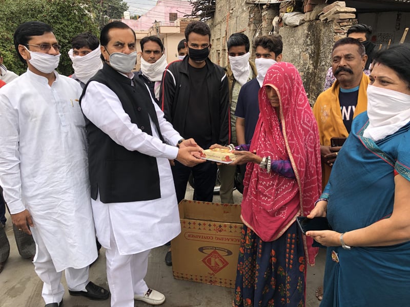 Tonk / सांसद जौनापुरिया ने भोजन पेकेट वितरण की निजी खर्च से शुरू की व्यवस्था