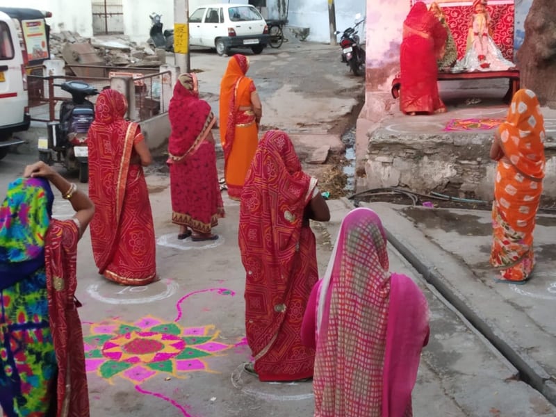 Tonk / गणगौर माता की झांकी सजाई ,परंपरा को कायम रखा-सवारी नही निकाली