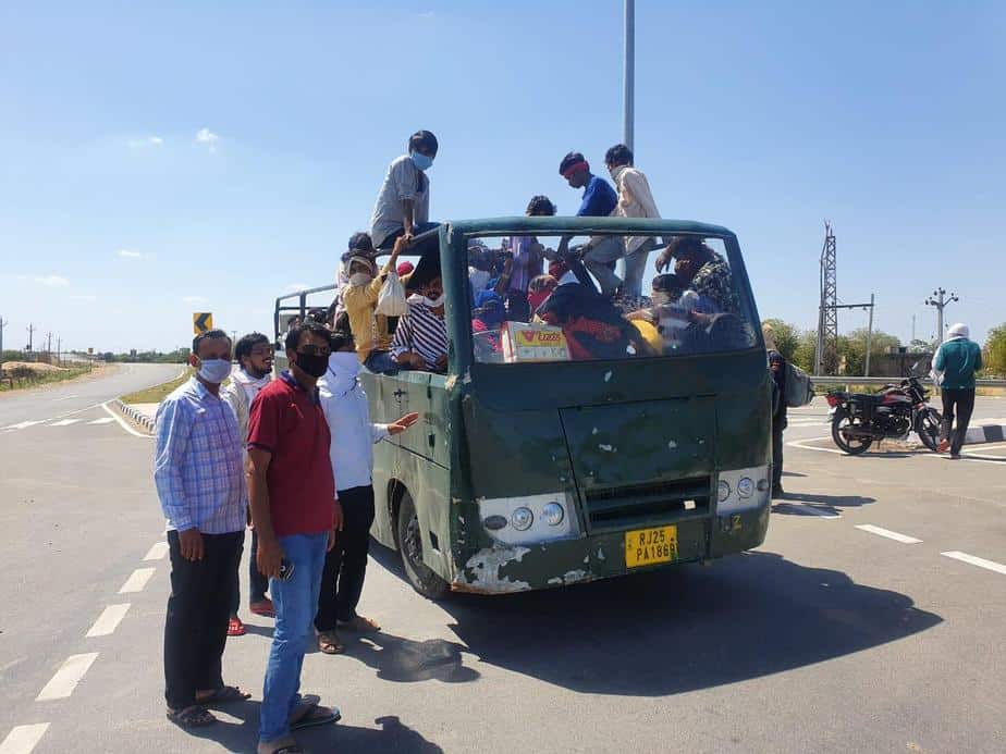 जयपुर से पैदल आने वाले मजदूरों को सवाईमाधोपुर तक केन्टर में बिठाकर घरों पर किया रवाना