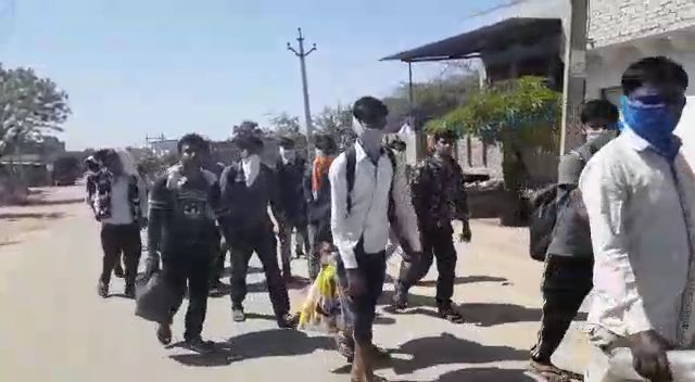 Bhilwara /कोरोना वायरस – चित्तौड़गढ़ से यूपी पैदल पयालन, रोकने वाला कोई नही
