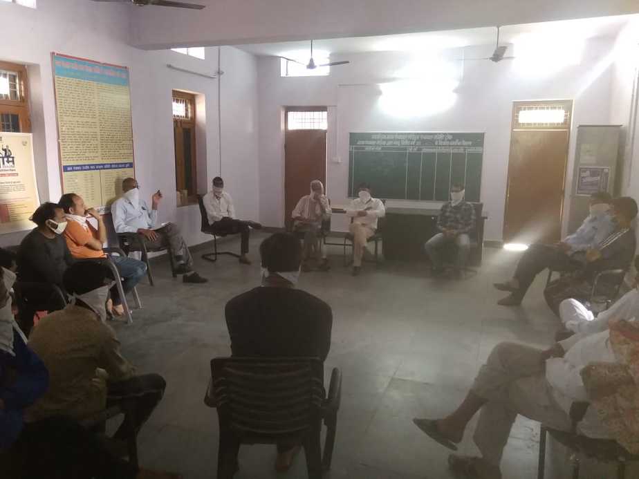 सोहैला मे कोरोना वायरस को लेकर दुकानदारों की बैठक