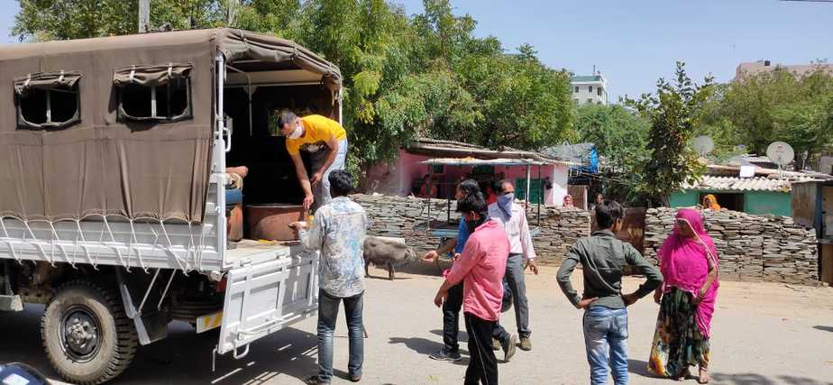 देवली : सीआईएसएफ के जवान भी उतरे मदद के लिए