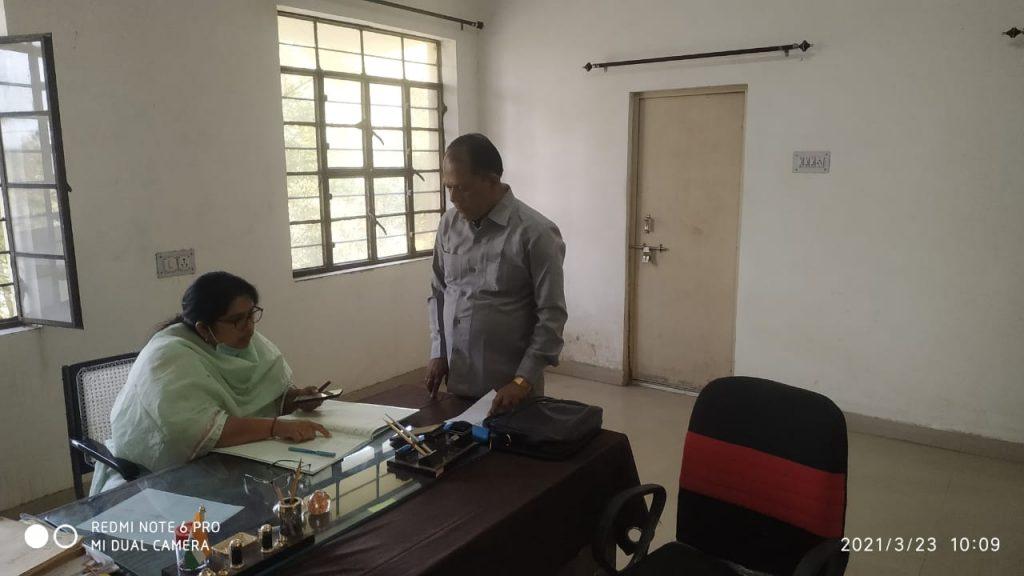 भीलवाड़ा एसडीएम ने किया ऑफिस का निरीक्षण 11 कार्मिक मिले अनुपस्थित
