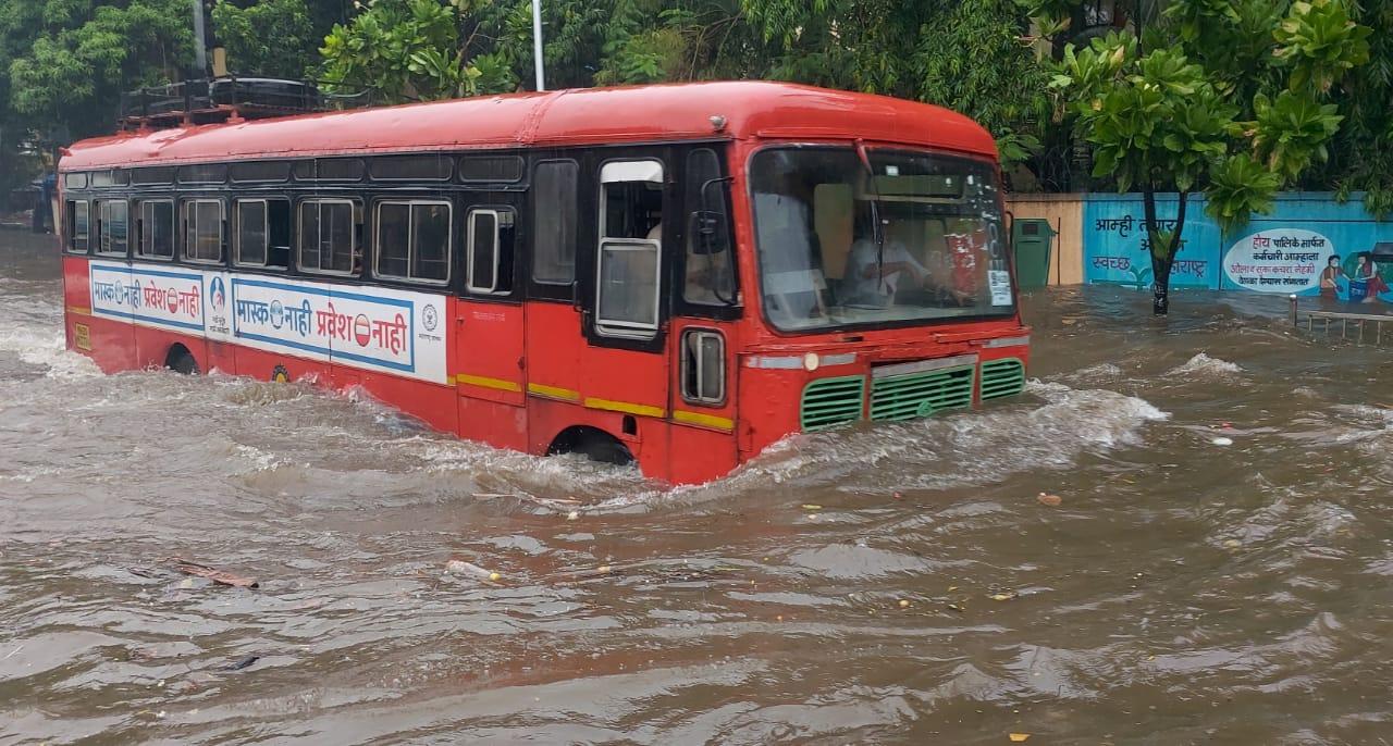 Heavy rain in Mumbai, life affected