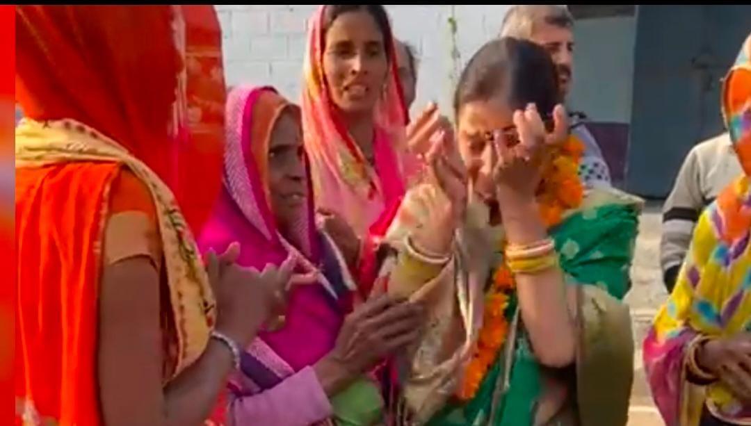 सरकारी स्कूल की शिक्षिका से ऐसा लगाव,सेवानिवृत्ति पर ग्रामीणो व विद्यार्थियों की फूटी पडी अश्रूधाराएं