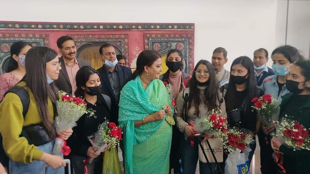 Rajasthan girls from Ukraine reached Jaipur thanks to Chief Minister Gehlot