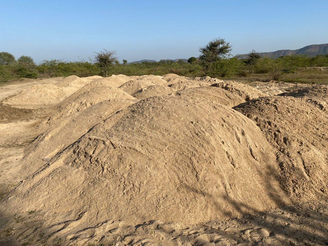 Joint action of revenue minerals and police, seized five stocks of illegal gravel