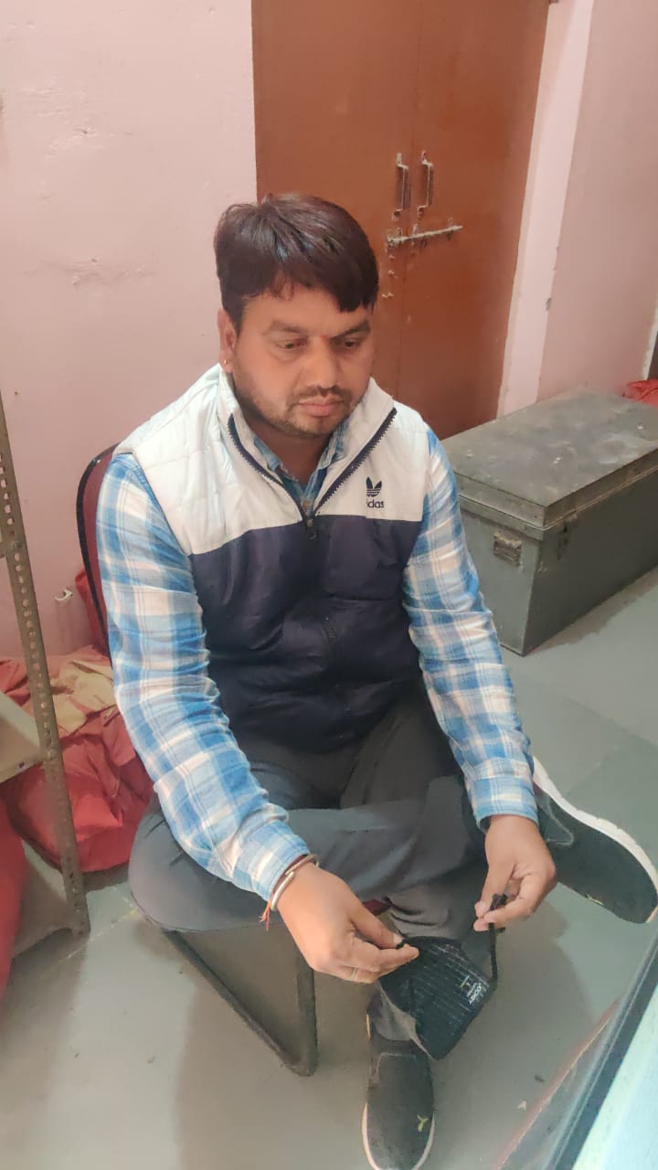 Sikar ACB arrested two corrupt employees red handed taking bribe in two days