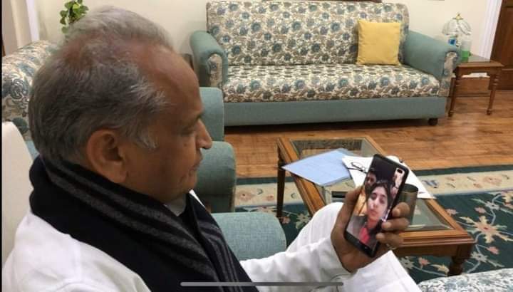 Chief Minister Ashok Gehlot talked to the students of Rajasthan State trapped in Ukraine on a video call to know the situation