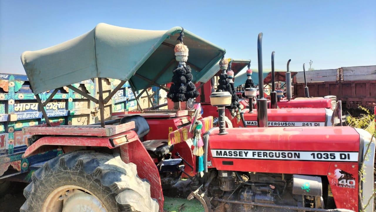 Fill illegal gravel, four tractors confiscated