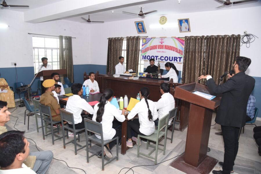 Moot Court organized in Tonk's Rajiv Gandhi Law College Tonk