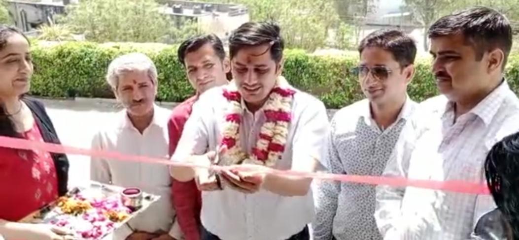 Artists keep the heritage and culture of any region alive - Girdhar