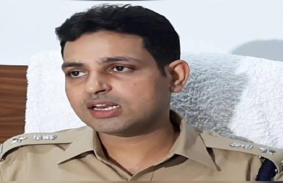 DPC diamond, gold, silver may be arrested for recovery from courier, 3 arrested