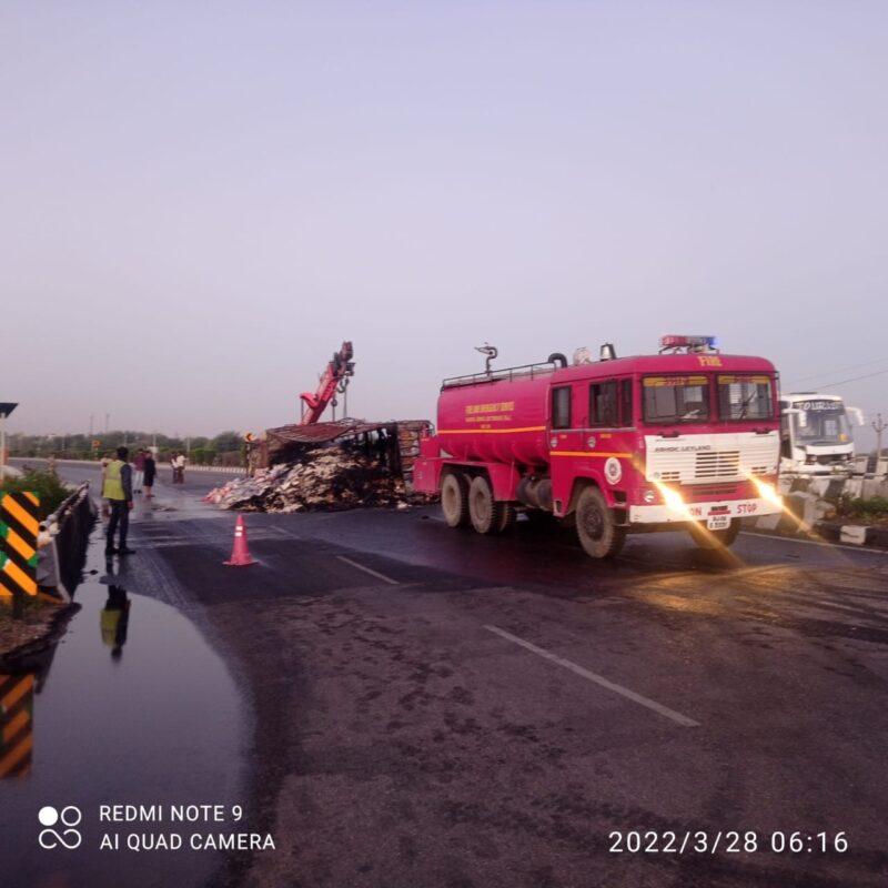 Rice-laden truck caught fire, truck ashes