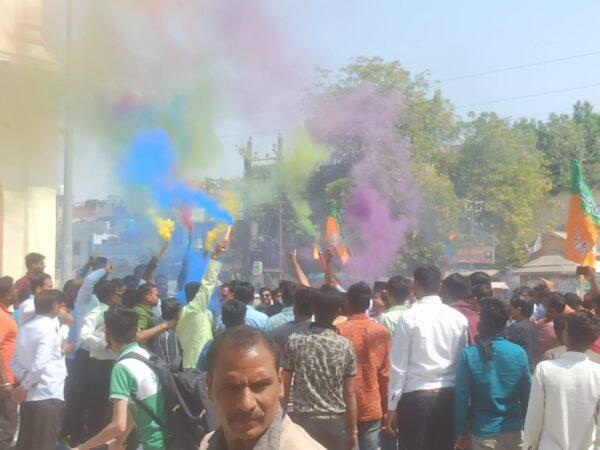 Celebrations were celebrated under the leadership of former MLA Ajit Singh Mehta in Tonk on the formation of BJP government in Uttar Pradesh.