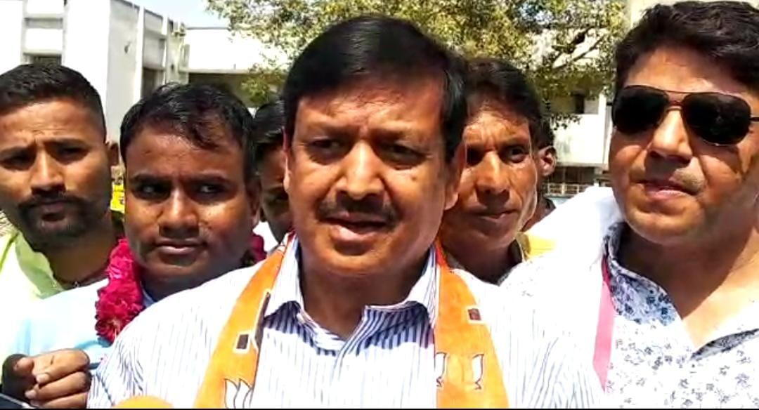 Former MLA Ajit Singh Mehta said that Sachin Pilot should think in which party we are, watch video