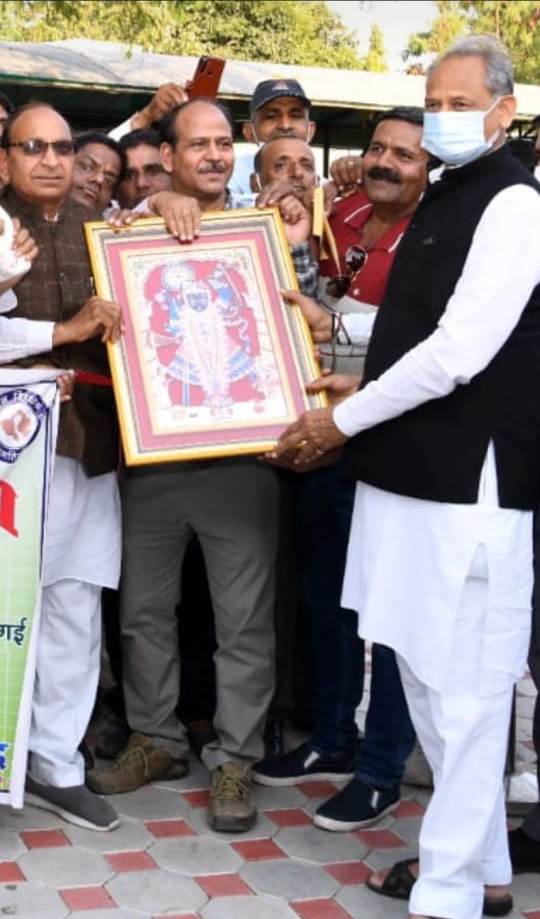For the restoration of old pension and best service in Corona, Chief Minister Gehlot was welcomed by the Teachers' Union Progressive.