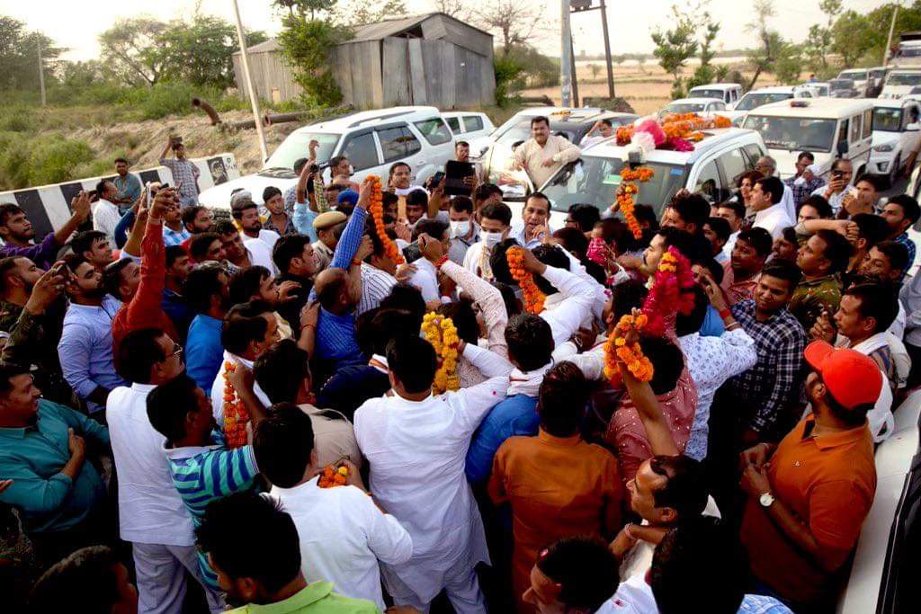 Former Deputy Chief Minister Sachin Pilot was welcomed by Congress workers and his supporters at Rarah border in Bharatpur