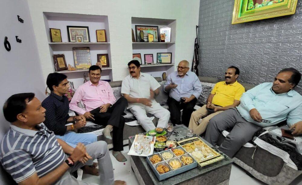 Chief Minister Gehlot's OSD Vajpayee honored in Bhilwara Chief Minister Gehlot's OSD Vajpayee honored in Bhilwara