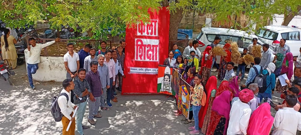 Tonk: Unemployed art teachers demonstrated artistic protest by taking out an artistic rally through 10 feet long and 7 feet wide art education book and pentigo pictures!