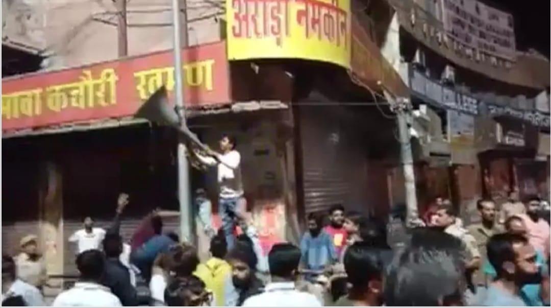 Communal tension stone pelting in Jodhpur, roads became battleground, policemen and journalists injure