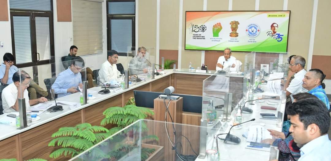 मुख्यमंत्री गहलोत ने ली ऊर्जा विभाग की समीक्षा बैठक, कहा- 36 लाख घरेलू उपभोक्ताओं और 7 लाख किसानों के बिजली के बिल हुए शून्य
