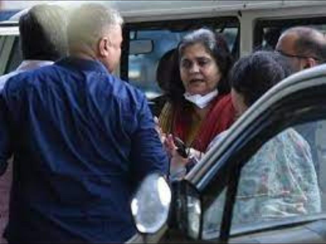 Gujarat riots - Former DGP and Teesta arrested