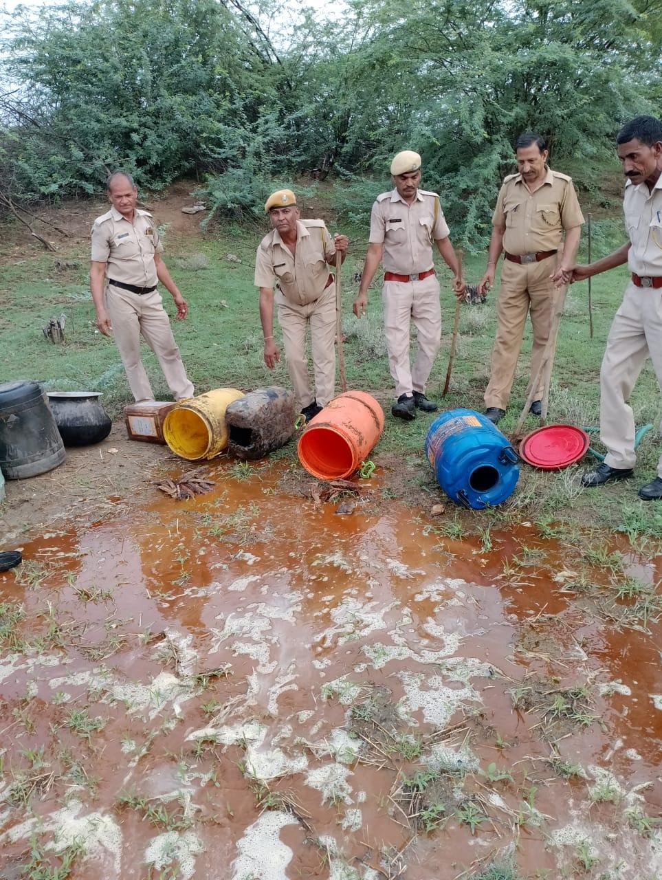 आबकारी सीआई की कार्रवाई 1000 लीटर कच्ची शराब व भट्टीयां की नष्ट 