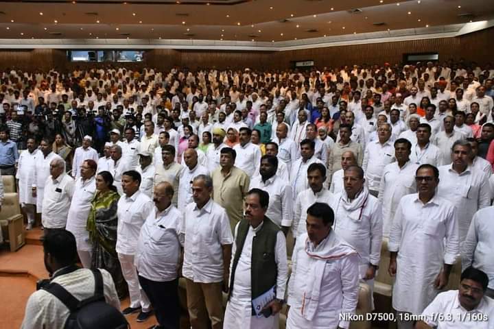 मुख्यमंत्री अशोक गहलोत ने गजेंद्र सिंह शेखावत को फिर बताया निकम्मा नकारा,जयपुर के बिरला सभागार में हुआ ईस्टर्न कैनल परियोजना के तहत 13 जिलों के जनप्रतिनिधियों का सम्मेलन  पर 13 जिलों में आंदोलन शुरू करेगी कांग्रेस, जयपुर में जनप्रतिनिधियों के सम्मेलन में हुआ फैसला