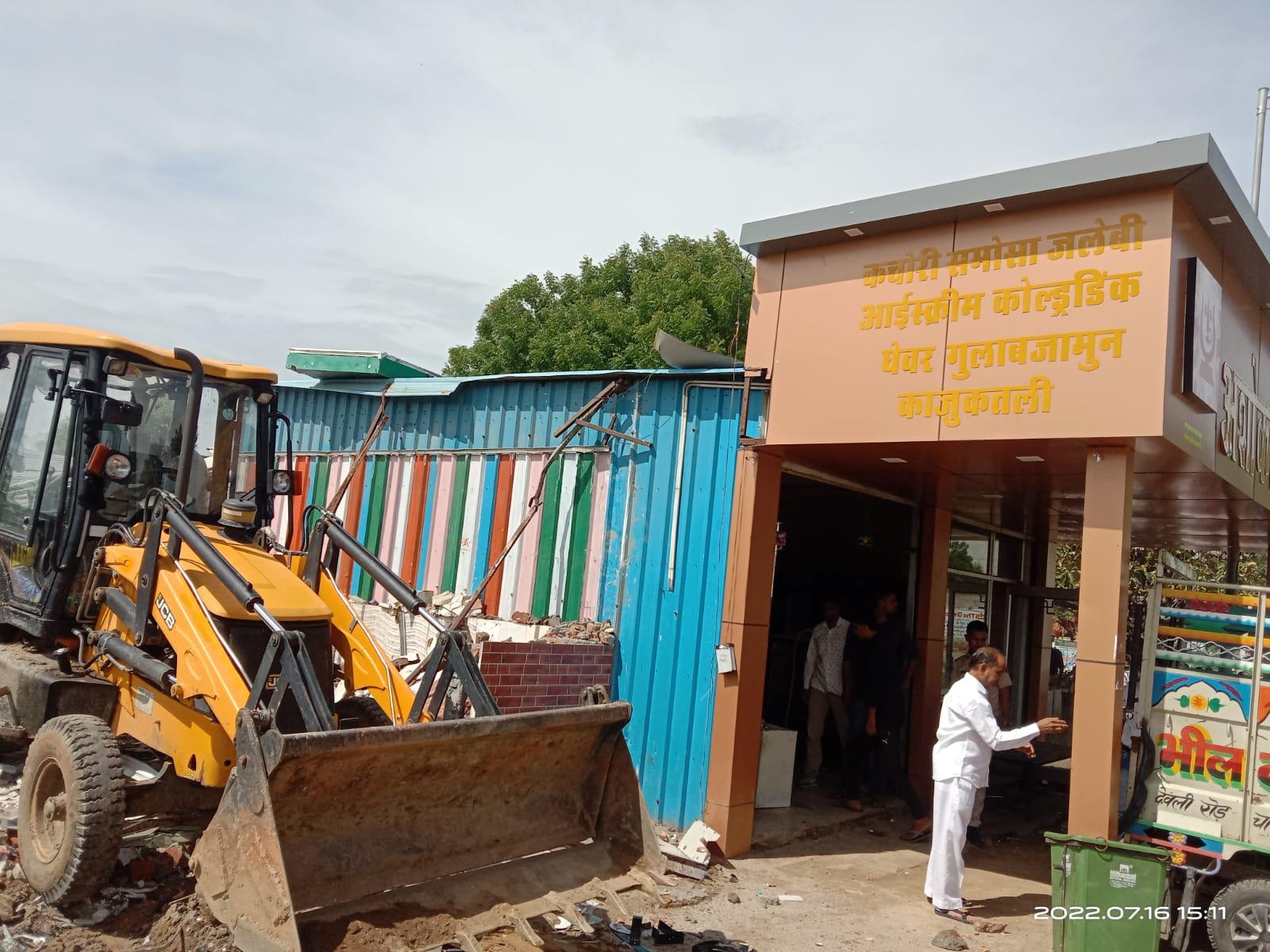जहाजपुर में भी चला बुलडोजर होंगी देवस्थान की जमीन को अतिक्रमण मुक्त