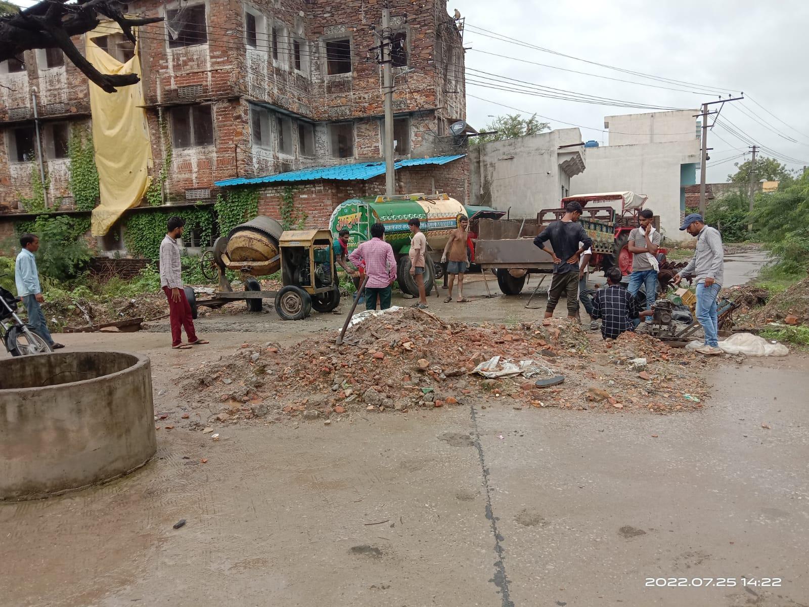 ख़बर का असर आए दिन नाले गिरकर घायल होते है लोग ख़बर के बाद चेता पालिका प्रशासन 