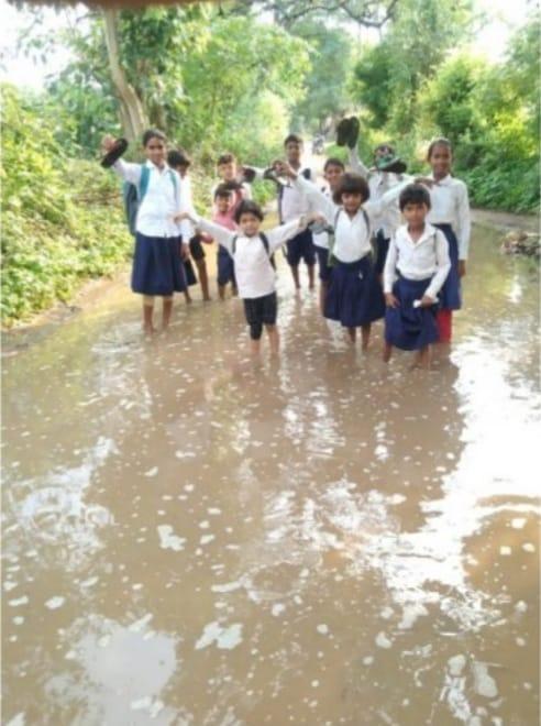 Condition of rural areas in rain in Rajasthan, such schools go to risk their lives