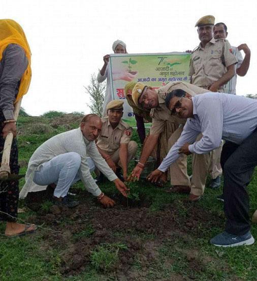 Tonk Police planted 750 saplings at different places Tonk Police planted 750 saplings at different places