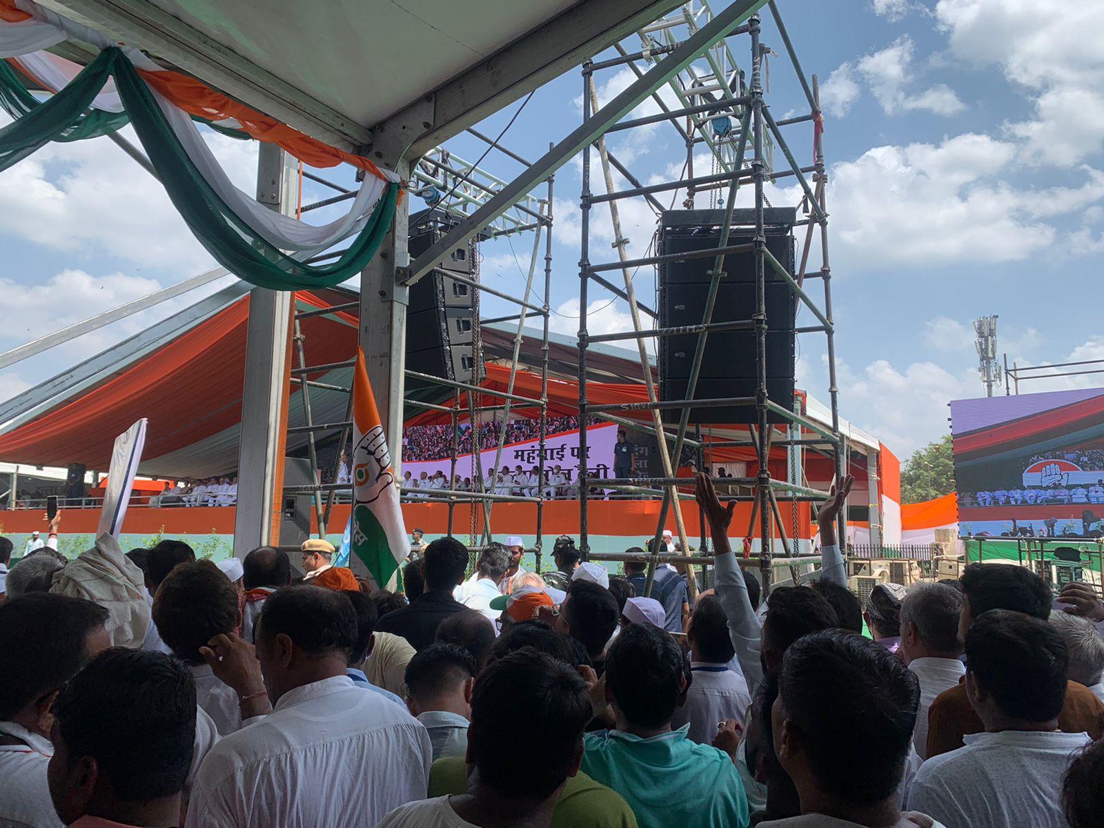 दिल्ली में कांग्रेस का हल्ला बोल: केंद्र पर गरजे राहुल गांधी, कहा-केंद्र में दो उद्योगपतियों की सरकार
