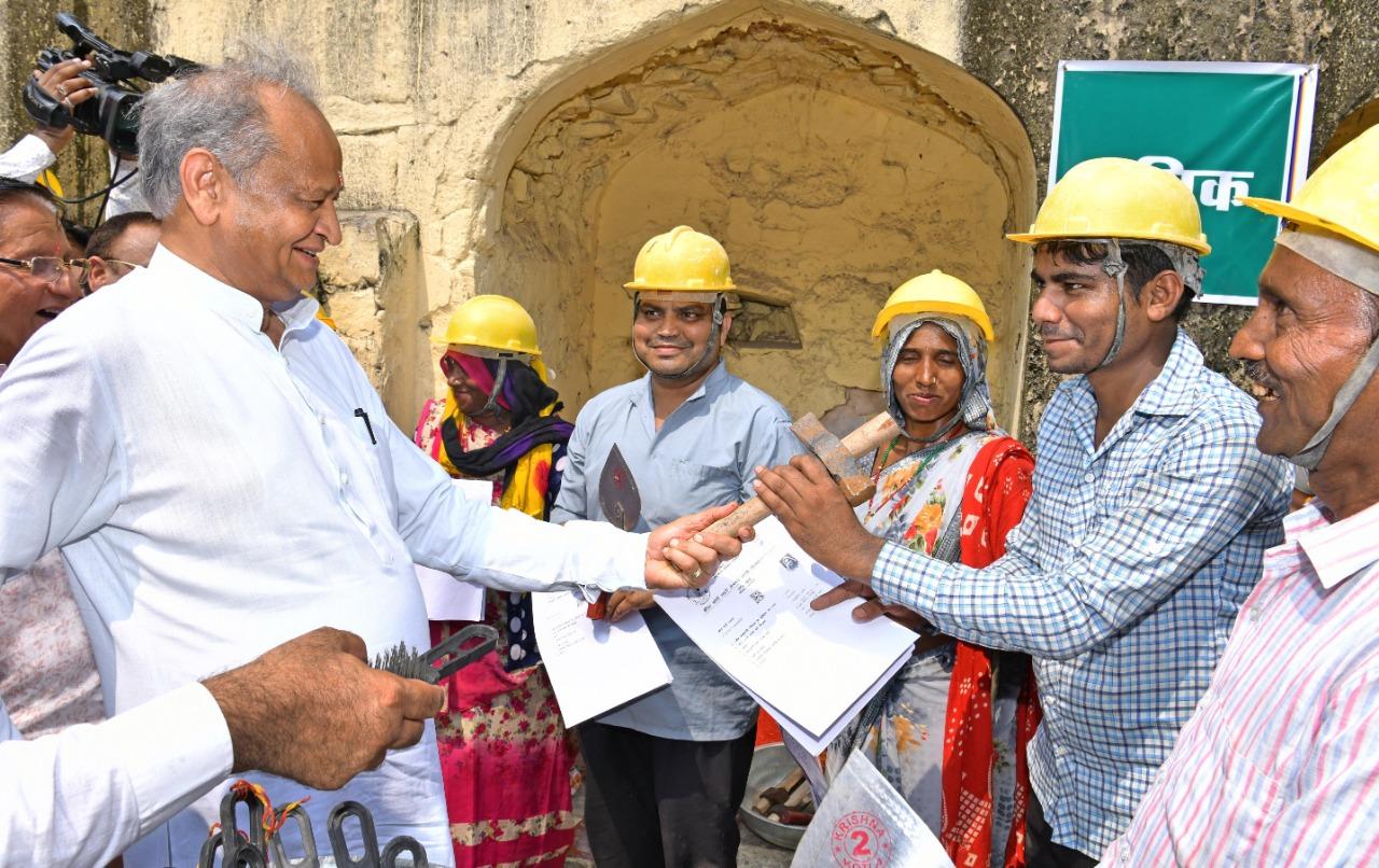 CM Gehlot launched Indira Gandhi Urban Employment Scheme, took a jibe at PM Modi regarding Revdi culture