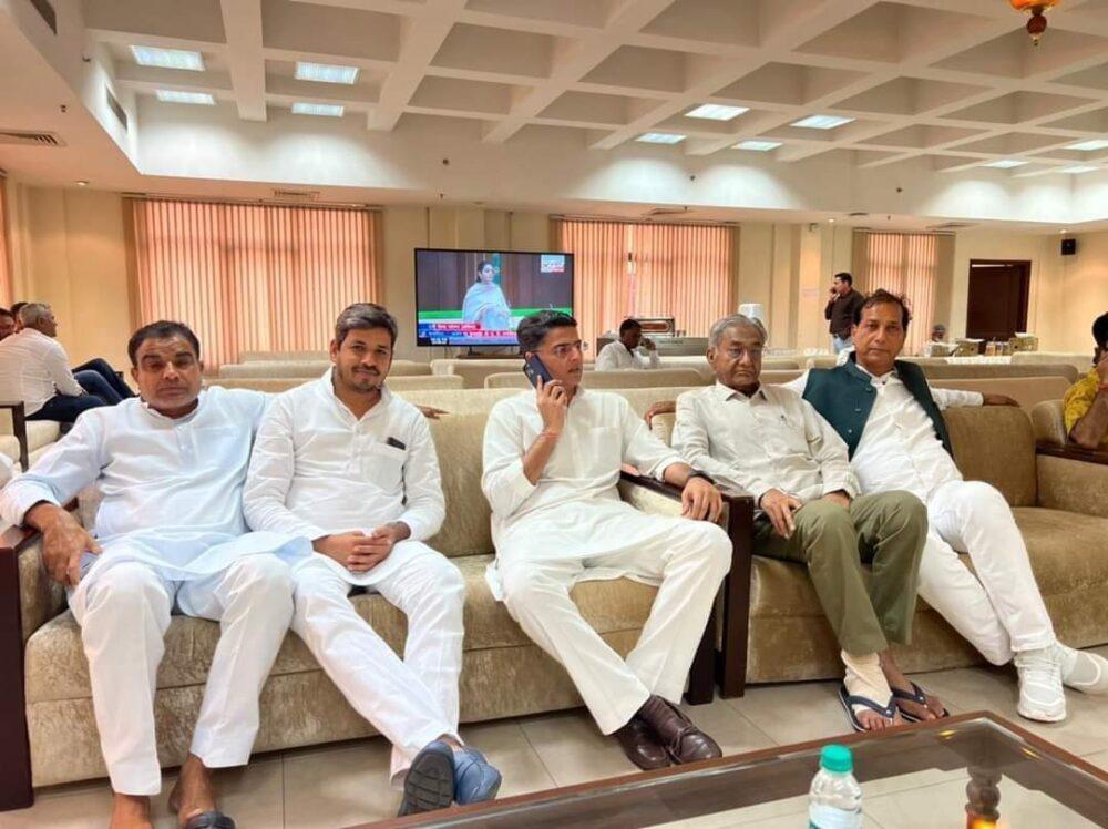 WhatsApp Image 2022-09-26 at 6.41.33 PM G6 MLAs attacked Gehlot camp, said- 'action should be taken against those who show eyes to the high command'